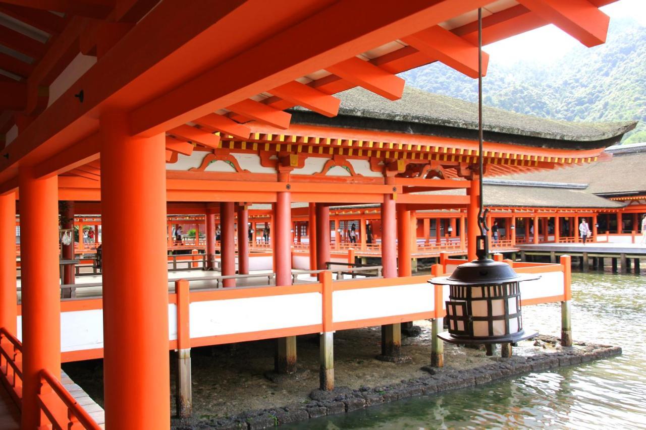 Oyado Tsukiusagi Hatsukaichi Buitenkant foto